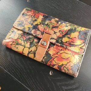 Patricia Nash- Colli flower wallet